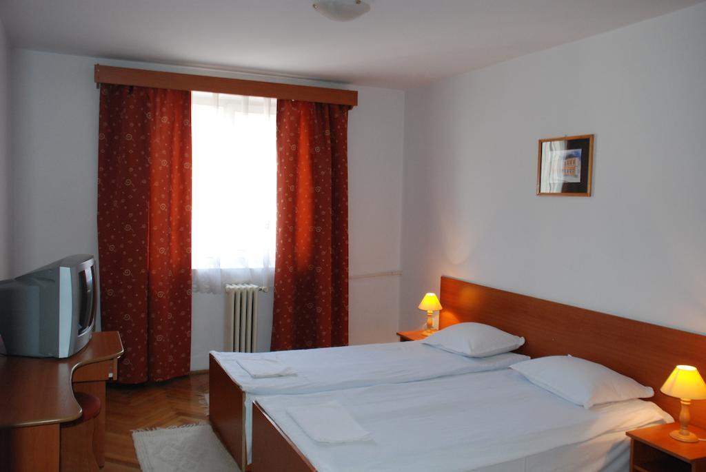 Hotel Merkur Miercurea Ciuc Exterior photo