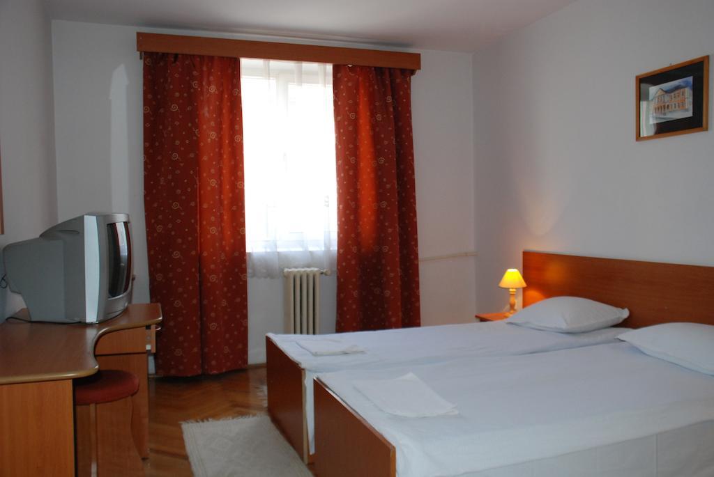 Hotel Merkur Miercurea Ciuc Exterior photo
