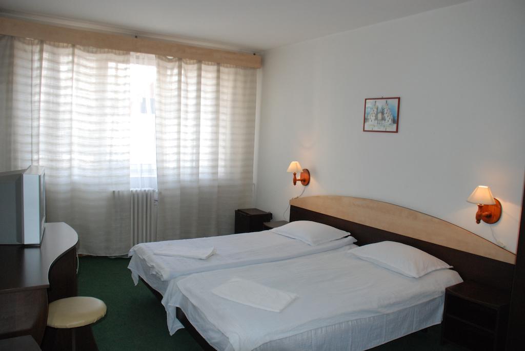 Hotel Merkur Miercurea Ciuc Exterior photo