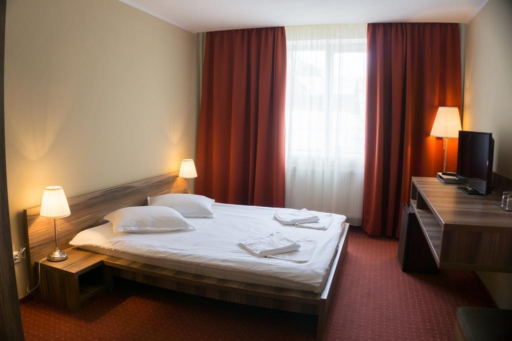 Hotel Merkur Miercurea Ciuc Exterior photo